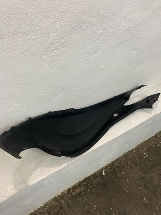 CHAPA TAPA TRASERA IZQUIERDA Honda ps 125 2009