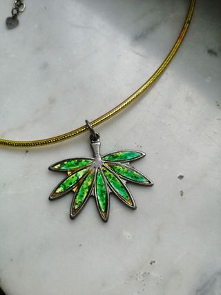 Collana girocollo foglia marijuana,donna