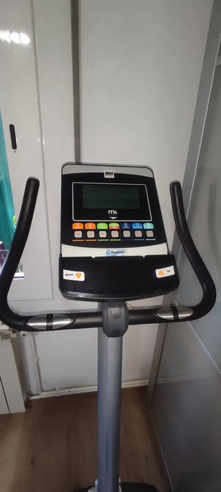 bicicleta estática profecional Nexor BH fitness h1
