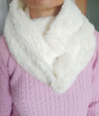 Scaldacollo bianco con perline, 100% poliestere