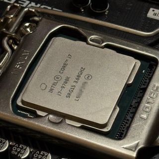 MSI MPG Z390 Gaming Pro con i7 9700K 32GBs 3200MHz