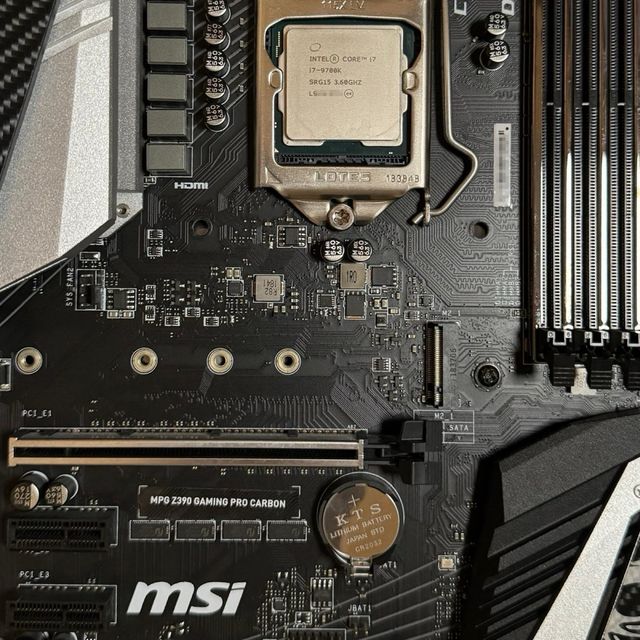 MSI MPG Z390 Gaming Pro con i7 9700K 32GBs 3200MHz