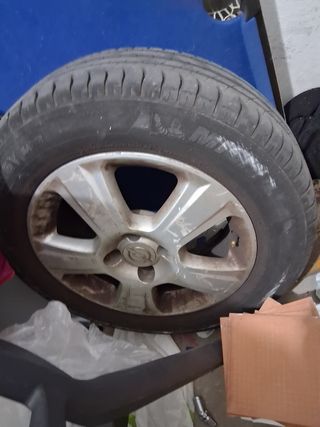 Llanta más neumático michelín 80%
