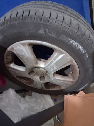 Llanta más neumático michelín 80%