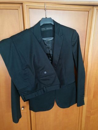 Traje negro*Zara*