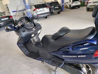 Suzuki Burgman 600.