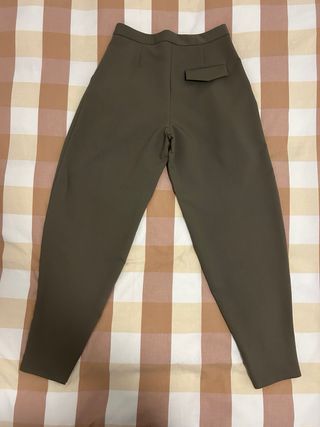 Pantalón pinzas Zara