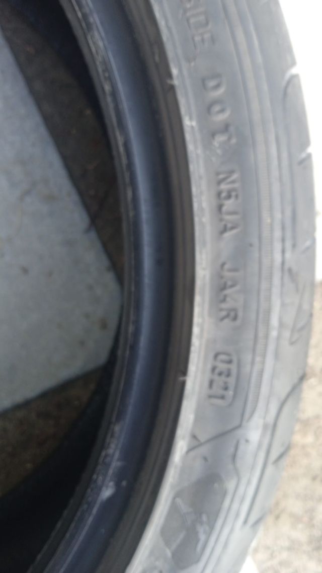 Neumático Good Year. Rueda 225/55R16