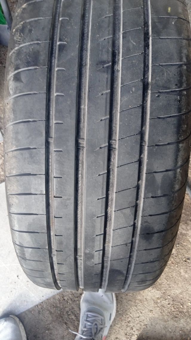Neumático Good Year. Rueda 225/55R16