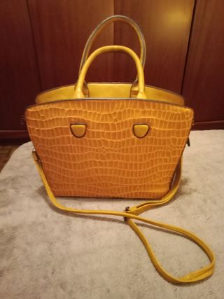 Bolso tono mostaza