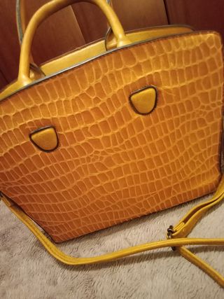 Bolso tono mostaza