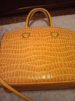 Bolso tono mostaza