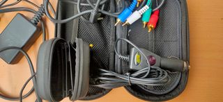 PSP consola,cargador, 7 juegos y  accesorios