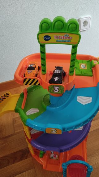 Pista coches tuc tuc bólidos