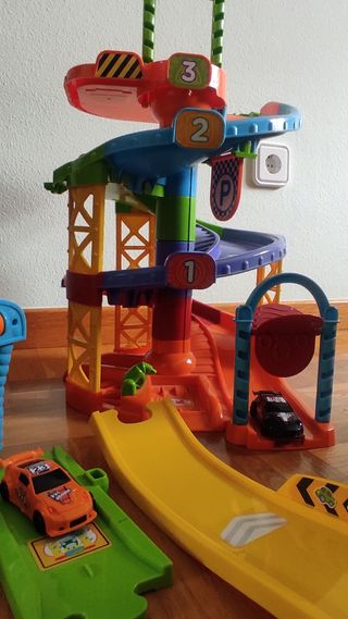 Pista coches tuc tuc bólidos