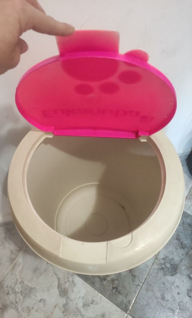 Cubo para pienso de perros de 20 kilos