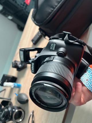 Cámara canon eos 2000d