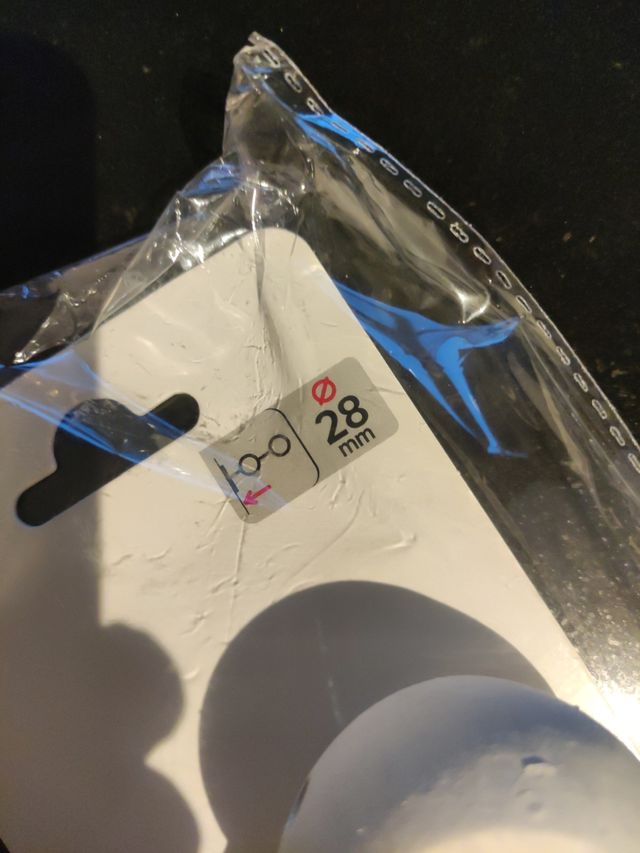 Soporte cortina blanco madera