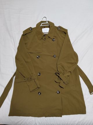 Gabardina Zara color verde oliva S