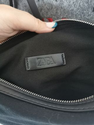Bolso de chica de Zara bordado.