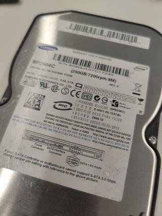 Dos Discos duro es SAMSUNG SATA 250GB