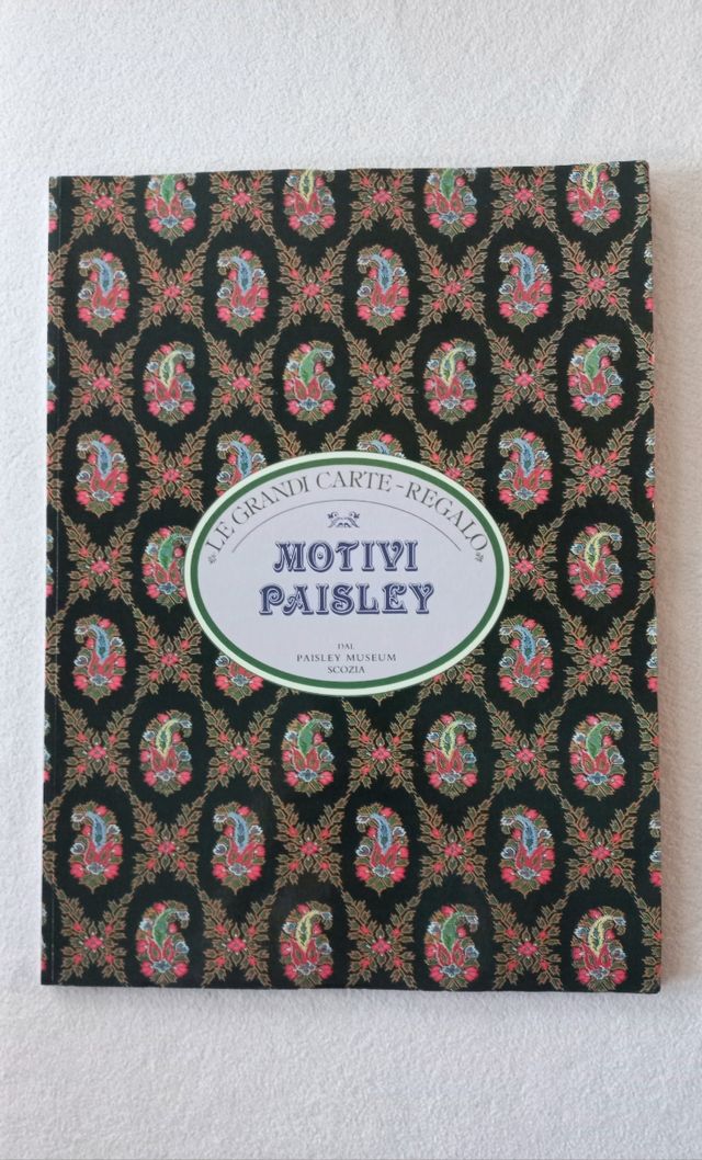 Carta decorata per regali e altro