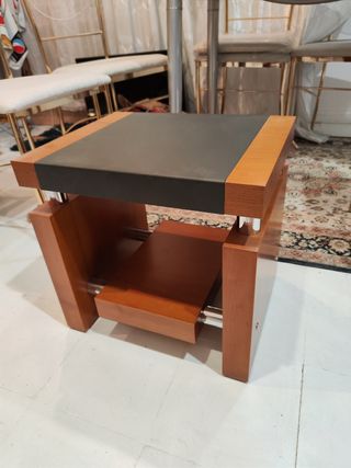 Mesitas de noche nuevas en su caja