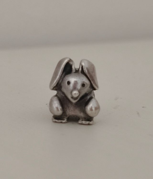 Charm Pandora conejo