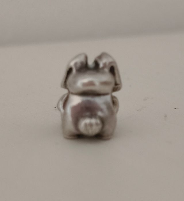 Charm Pandora conejo