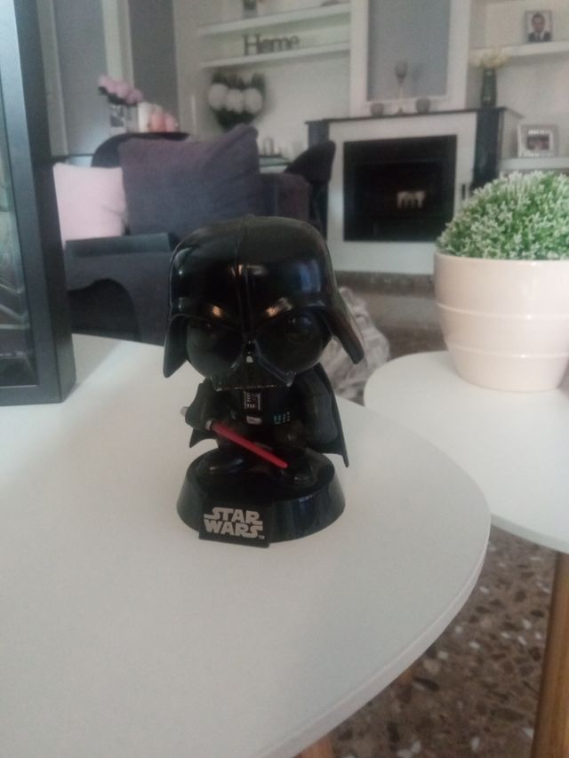 Star wars. Figura y cuadro de Darth Vad