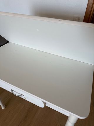 Mesa blanca convertible