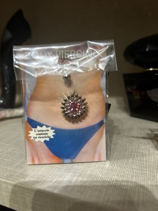 Piercing para ombligo y pendientes oreja