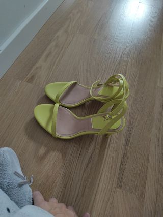 Sandalias amarillo fosforito nuevas