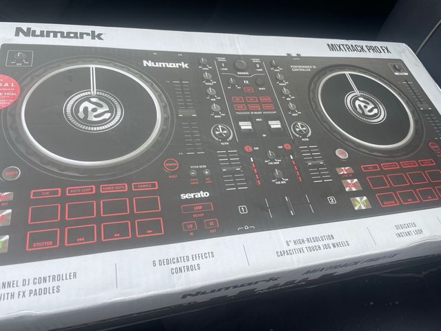 Numark Mixtrack FX (nova e selada)