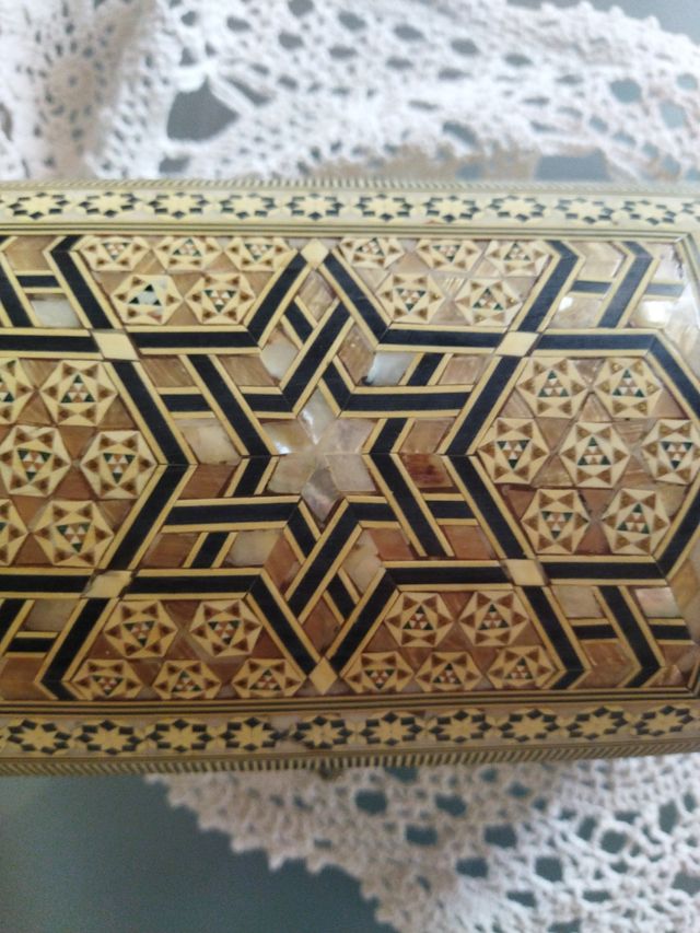 Cofanetto portagioie con chiusura