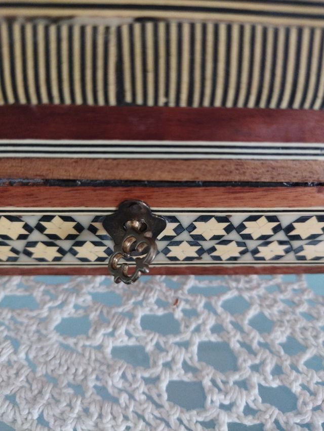 Cofanetto portagioie con chiusura