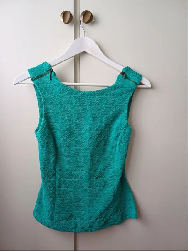 Top de Zara en color turquesa