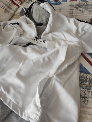 Cazadora blanca