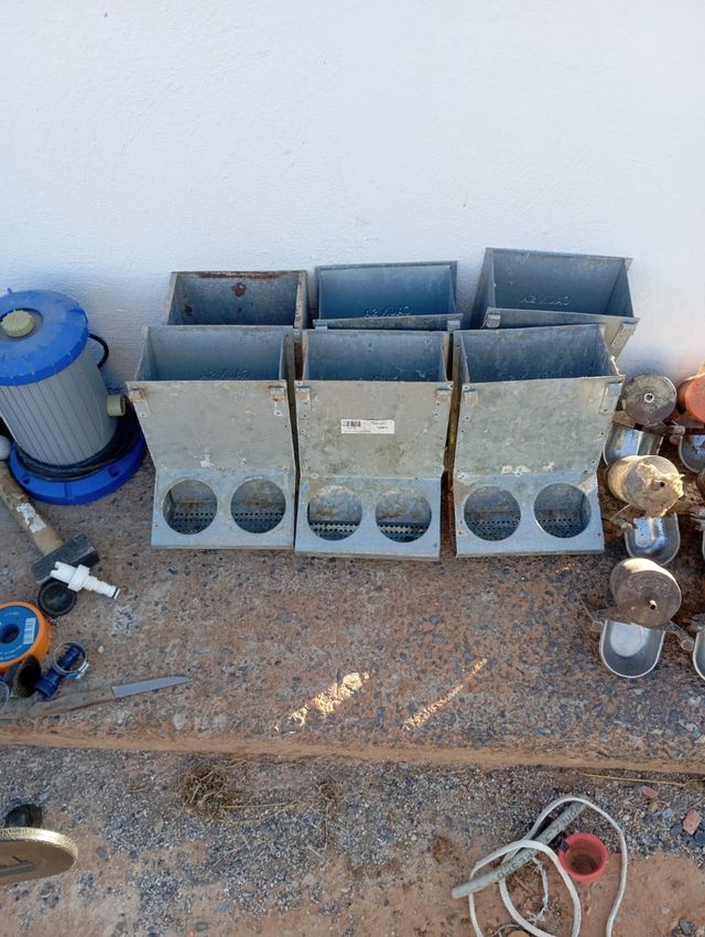 Comederos y bebederos