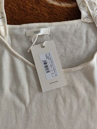 Conjunto pantalón y Niki. Sin estrenar. YERSE
