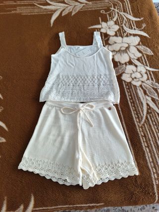 Conjunto pantalón y Niki. Sin estrenar. YERSE