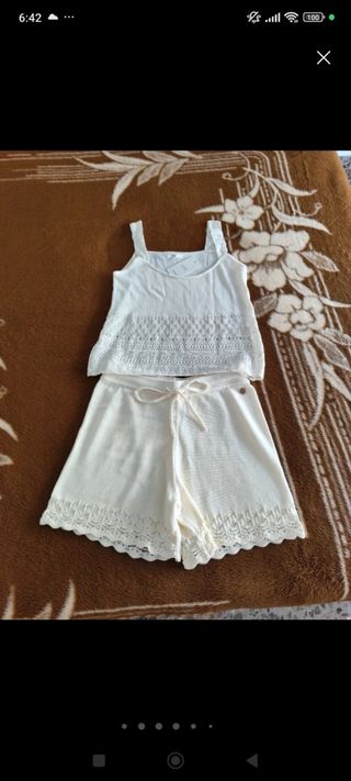 Conjunto pantalón y Niki. Sin estrenar. YERSE