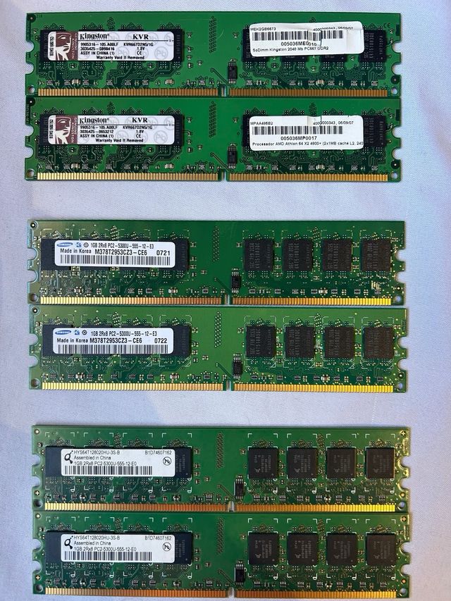 Muchas tarjetas RAM Kingston/Samsung/ 1GB DDR2