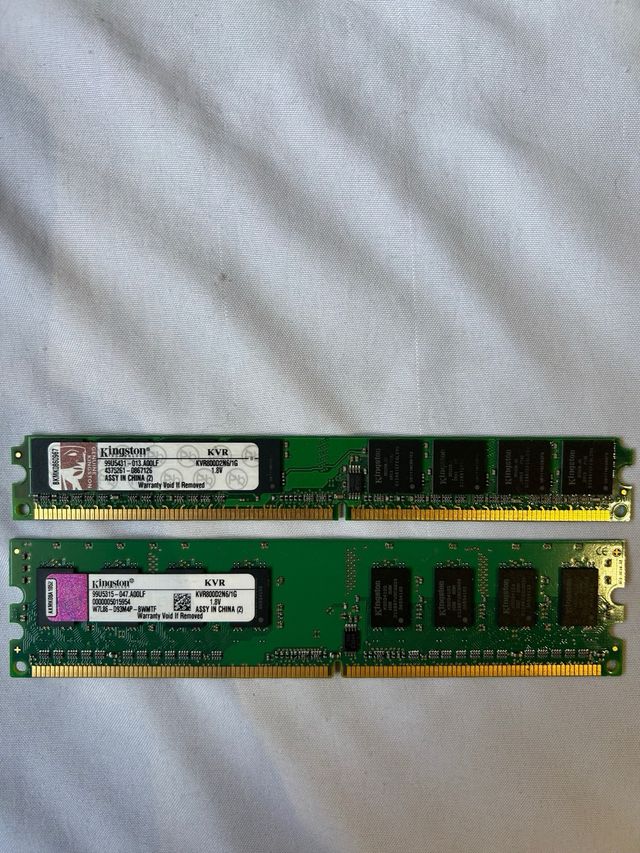 Muchas tarjetas RAM Kingston/Samsung/ 1GB DDR2