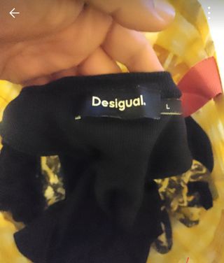 Camiseta negra (desigual)