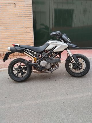 DUCATI HYPERMOTARD 796 2012 NUEVA,