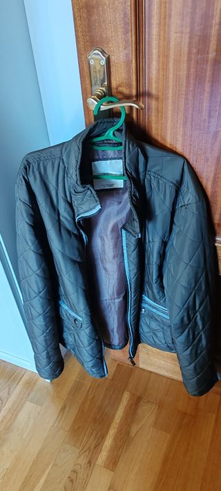 Cazadora verde Zara