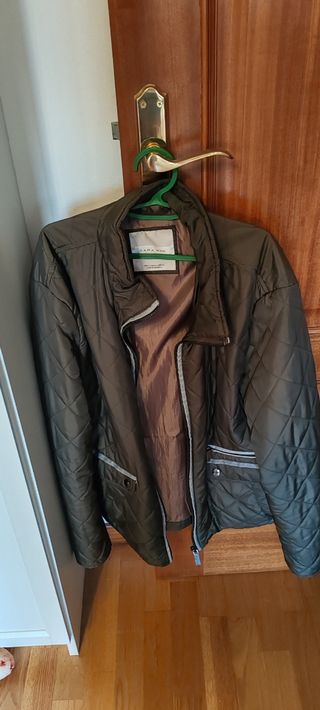 Cazadora verde Zara