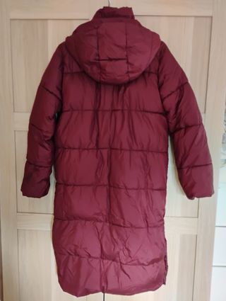 Abrigo plumífero largo granate