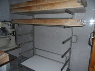 CLAVIJAL METÁLICO PARA CAJAS DE PAN + CAJAS DE PAN